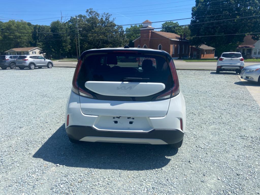 2024 Kia Soul LX - Photo 6