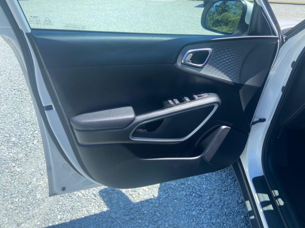 2024 Kia Soul LX - Photo 11