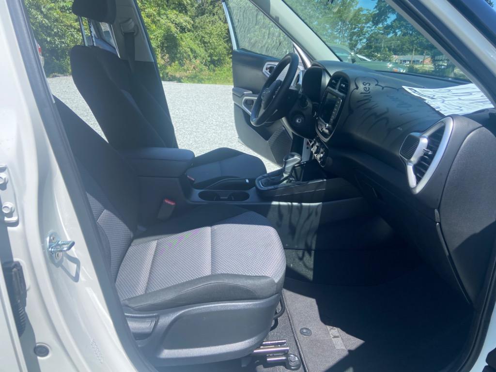 2024 Kia Soul LX - Photo 15