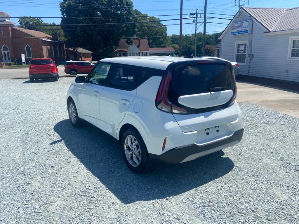2024 Kia Soul LX - Photo 7