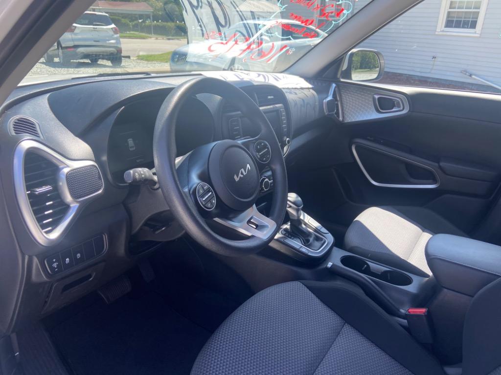 2024 Kia Soul LX - Photo 10