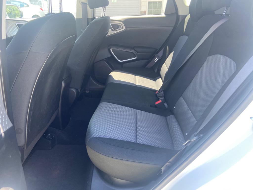 2024 Kia Soul LX - Photo 12