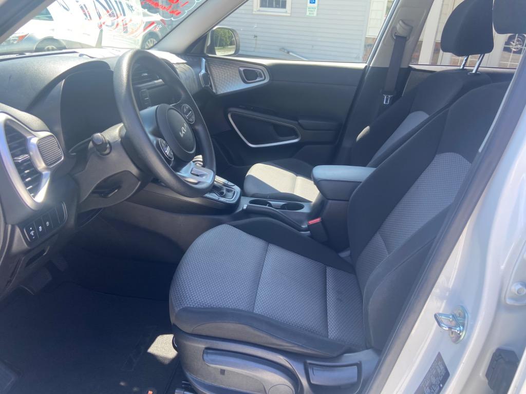 2024 Kia Soul LX - Photo 9