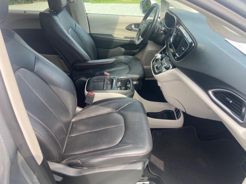 2019 Chrysler Pacifica Touring L - Photo 17