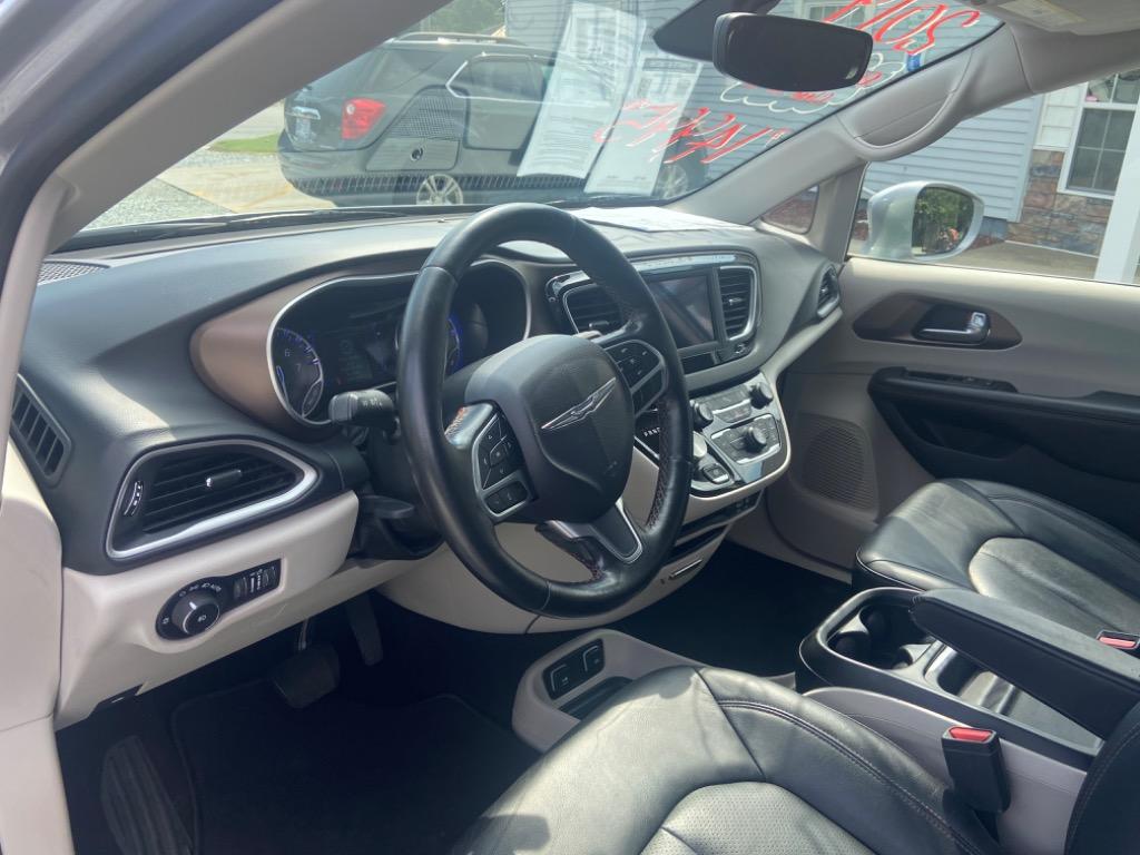 2019 Chrysler Pacifica Touring L - Photo 10